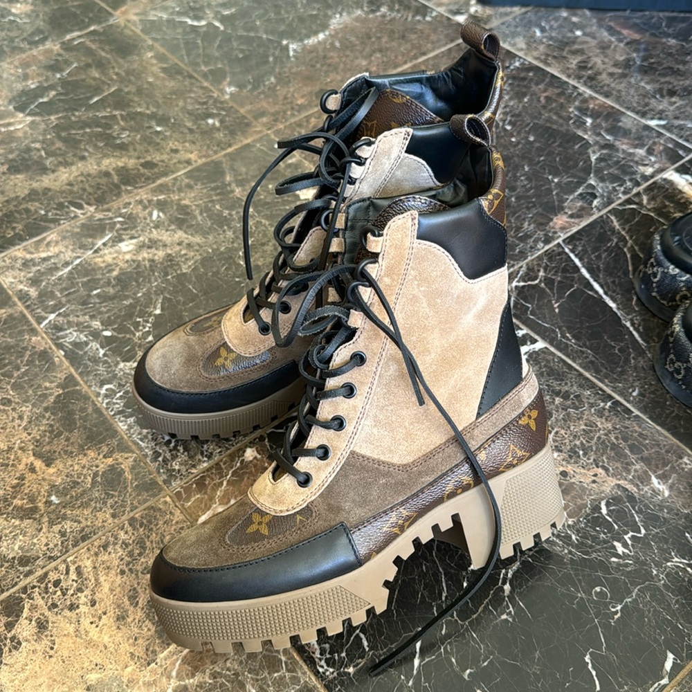 LOUIS VUITTON Laureate Platform Desert Boot - LIKE NEW - SIZE 39 (8.5)